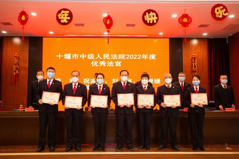 4-优秀法官：李君、祝家兴、刘占省、柏媛媛.jpg