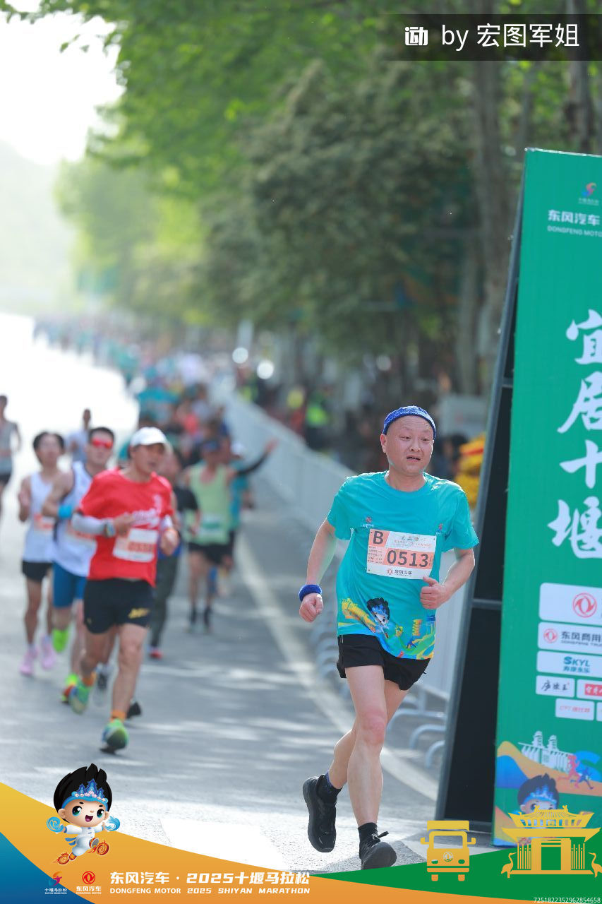 半马郧阳张兴利.jpg